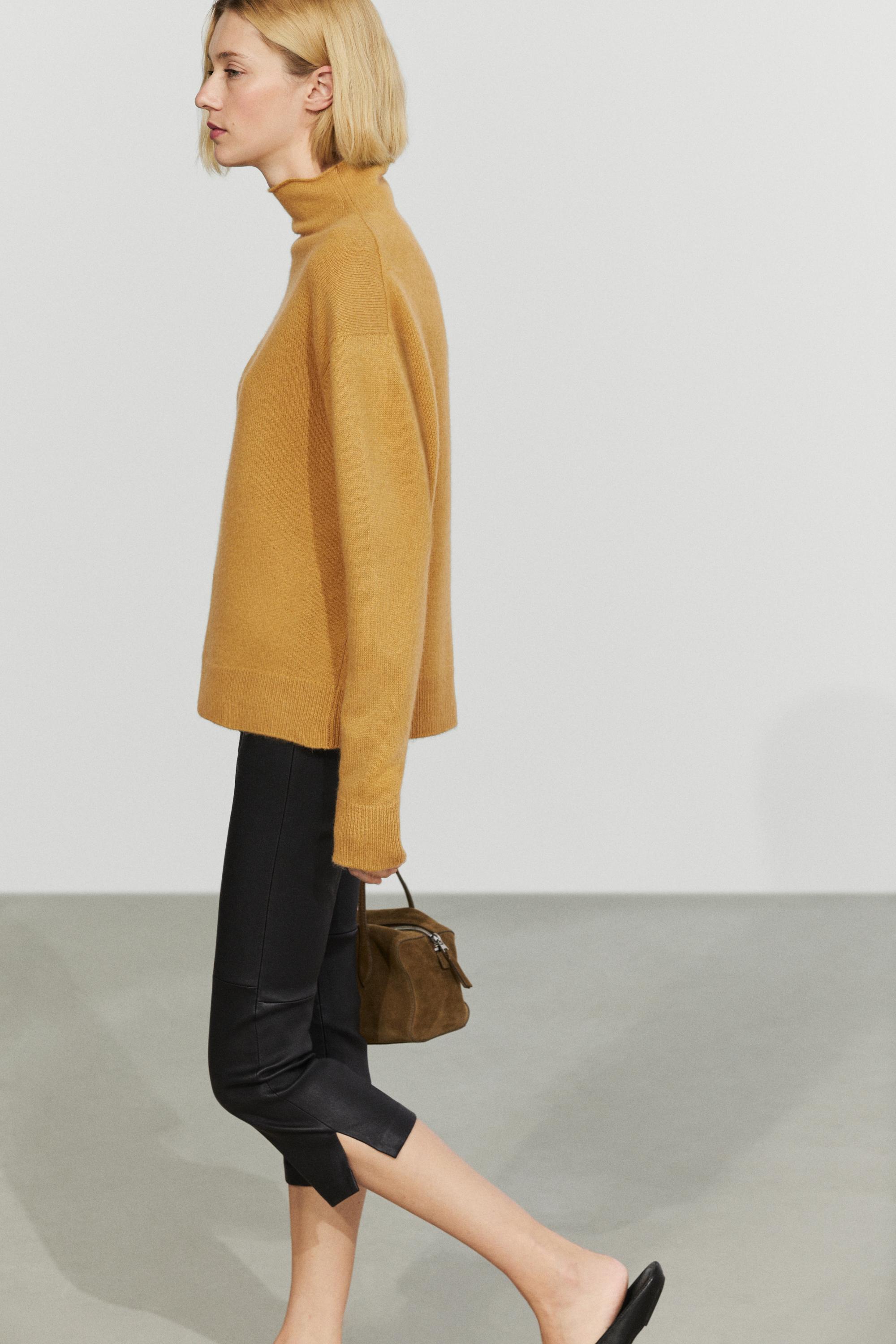 100% cashmere oversize knit sweater
